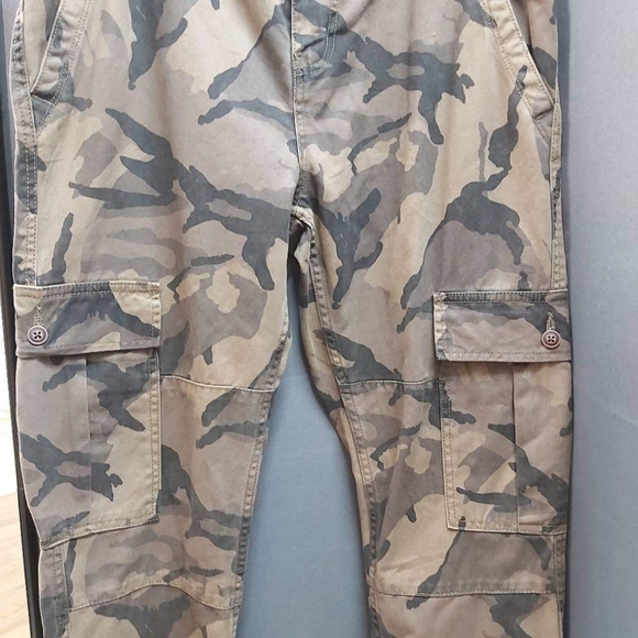 Men's CAMO Cargo Pants - Picture 10 of 11